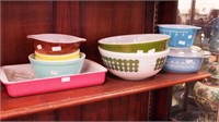 11 pieces pf Pyrex: mixing bowl, covered dish,