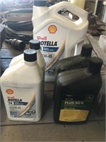 1 1/2 G Rotella T 15/40 & 2 Qt. J.D 15/40 Oil