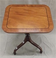 HEPPLEWHITE SMALL TILT-TOP TABLE