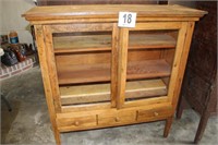Cabinet with 2 glass doors, 3 shelves and 3 small