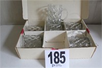 Set of 6 glass mugs in box