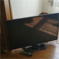 LG flat-screen 32" television with remote