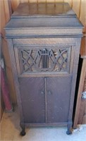 Starr Victrola cabinet with drawers