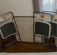 Children's vintage card table, folding chairs (3)