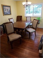 DOUBLE PEDESTAL DINING TABLE W/ 4 CHAIRS, 2 LEAVES