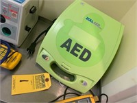 ZOLL AED PLUS DEFIBRILLATOR - SERIAL No.