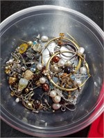 Assorted Bits & Pieces of Jewelry