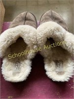 Authentic UGG slippers gently used size 9