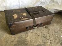 NEAT VINTAGE TWO PIECE SIUITCASE