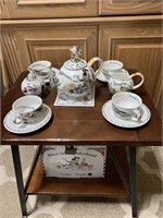 Alice in Wonderland Cardew Design Tea Set