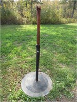 ADJUSTIBLE POLE/STAND - BASE IS 28 INCHES