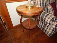 20" round lamp table w/mid shelf