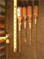 WOODEN HANDLE SCREWDRIVER SET