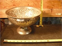 LARGE HAMMERED METAL FRUIT BOWL APROX 8" T X 10" W