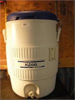 VERY CLEAN 5 GAL WATER COOLER IGLOO WHITE