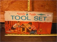 HANDY ANDY TOOL BOX METAL VINTAGE ( NO TOOLS)