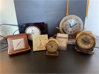 Lot of vintage clocks