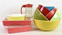 ASSORTED VINTAGE KITCHEN PYREX AND MORE