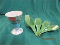 Tin cone measurer - vintage & retro measuring cups