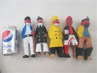 5 figurines en bois