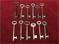 12 Vintage / Antique Skeleton Keys