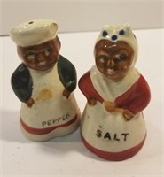 Vintage black Americana salt and pepper shakers