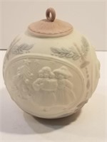 1992 Lladro Christmas porcelain ornament