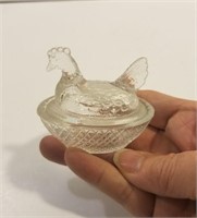 Vtg glass Miniature hen on the nest salt flea bite