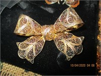 Artist Signed Bow Pin
