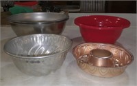 (2) Large Stainless Steel Bowls + (2) Plastic Bowl