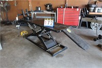 K & L, 1,000 LB MC 615 R MOTORCYCLE LIFT