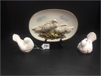 DOVE PLATE WITH STAND AND 2 DOVE FIGURINES