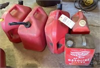 4 plastic, 1 metal gas can