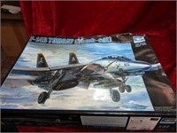 TRUMPETER MODEL. F-14B TOMCAT BOMB-CAT