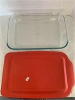 Pyrex 9" x 13" Glass Baking Dish w/ Snap Cover