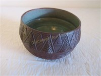 Kanyengeh Pottery pot by Dee Martin