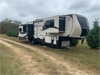 2013 Franklin Rushmore 5th wheel, 40', 4 slides