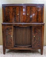 Vintage RCA Victrola Console Radio in Cabinet