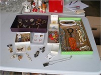 Jewelry, Costume: Broches, Pins, Necklaces