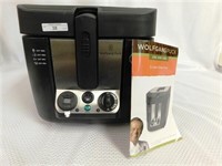 NEW OUT OF BOX WOLFGANG PUCK 3 LITER DEEP FRYER