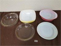 Vintage Pyrex glass dishes