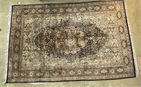 6’ X 9’ Area Rug With Tassels