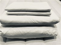 King Sized 100% Cotton Sheets - Like New