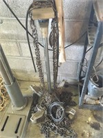 tire chains, stand, apron