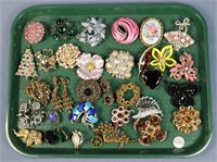 31 Brooches + Earrings incl. Weiss