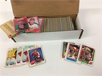 Box Lot of 600 Vintage Hockey Cards