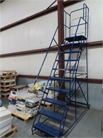 Louisville 10' Aircraft Type Warehouse Ladder