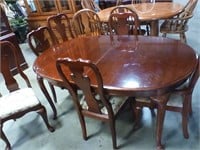 Dining table 2 leaves 6. chairs  Thomasville