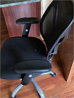Black office chair with a bad arm