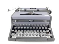 1948 Royal Quiet De Luxe Typewriter